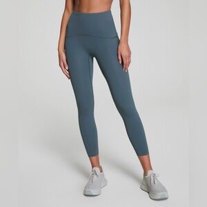 SPANX Booty Boost 7/8 Leggings size Medium Spring Blue